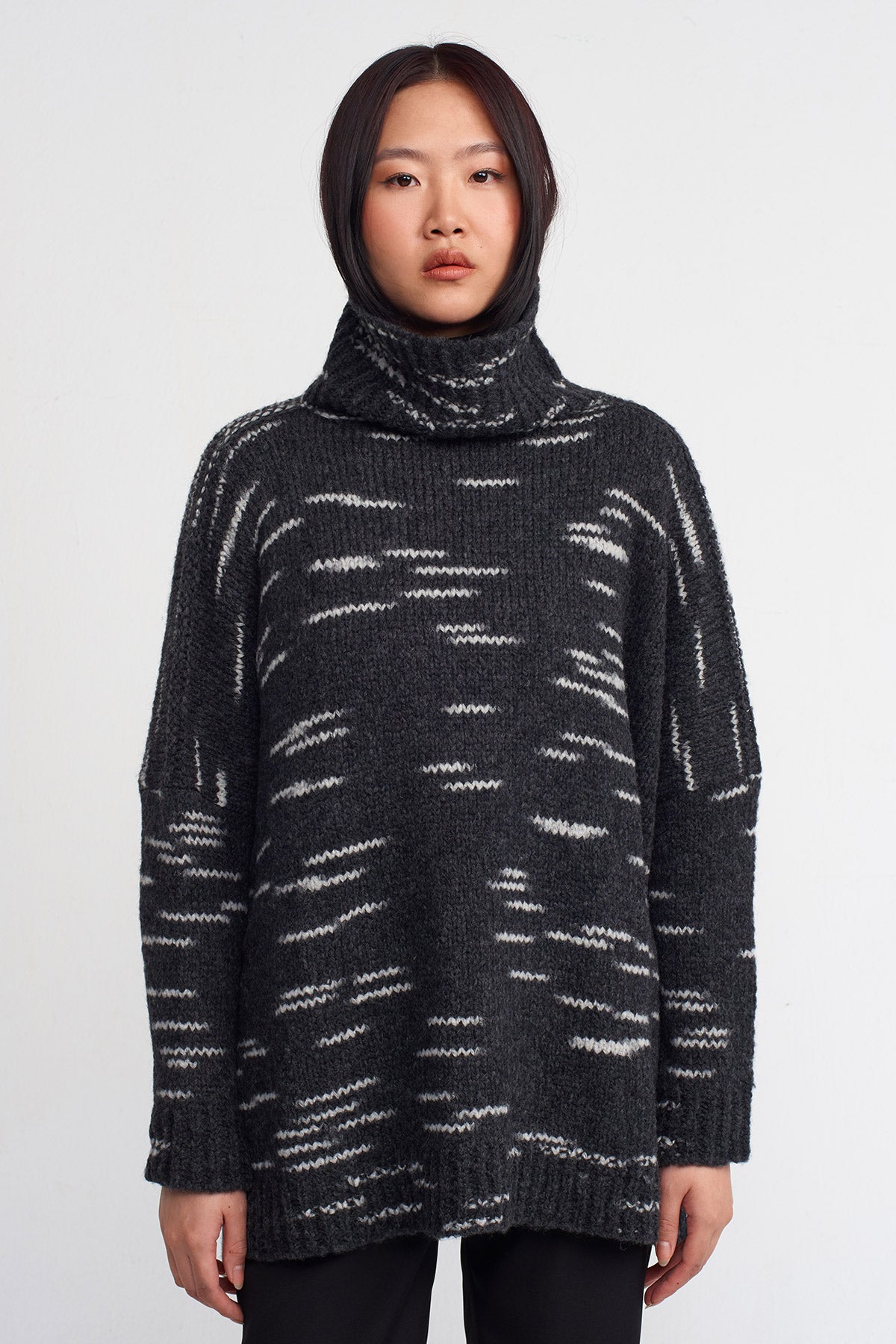 Black Mélange Patterned Turtleneck Knit Sweater-K241011020