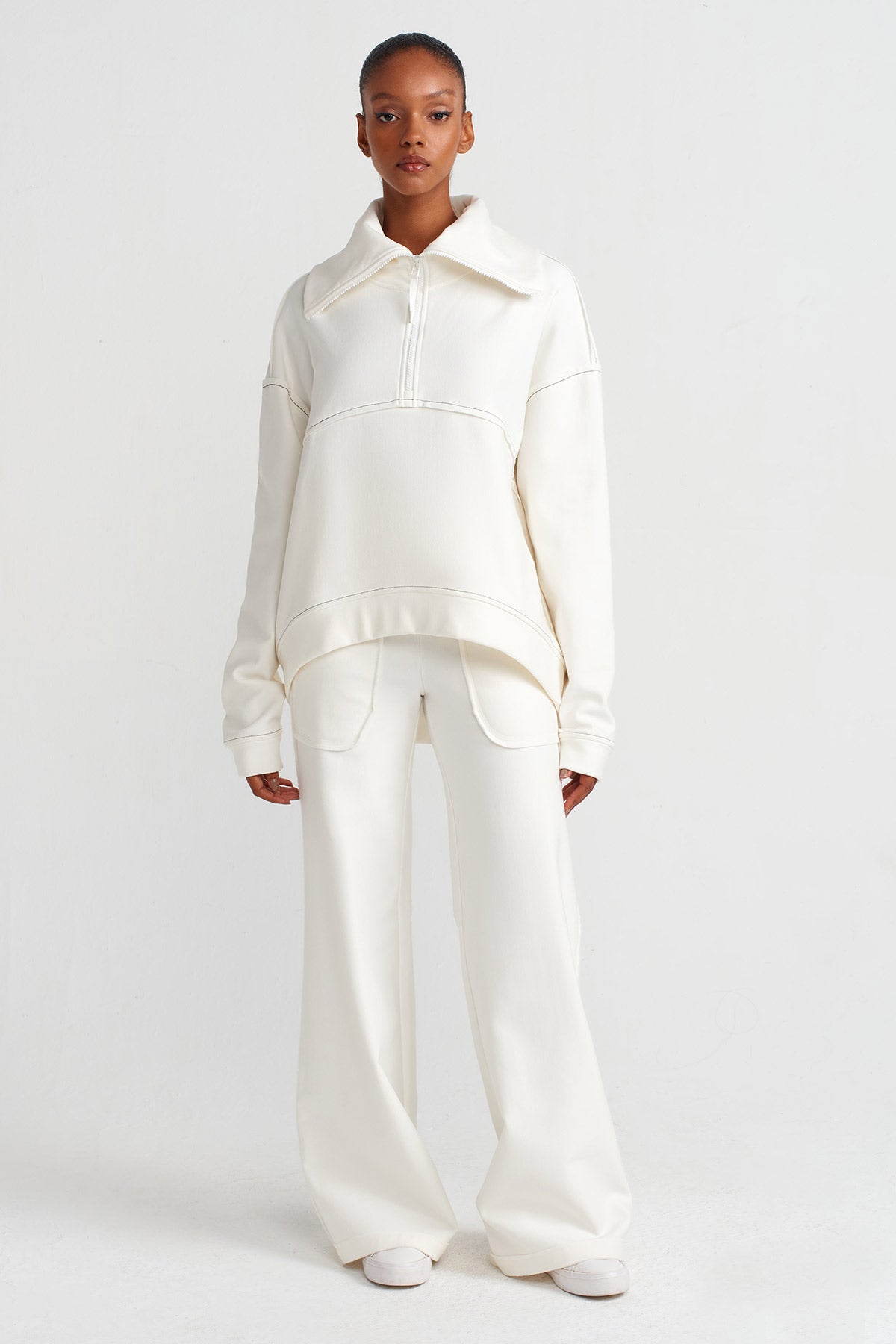 White Zip Neck Contrast Stitch Sweatshirt-K241011070