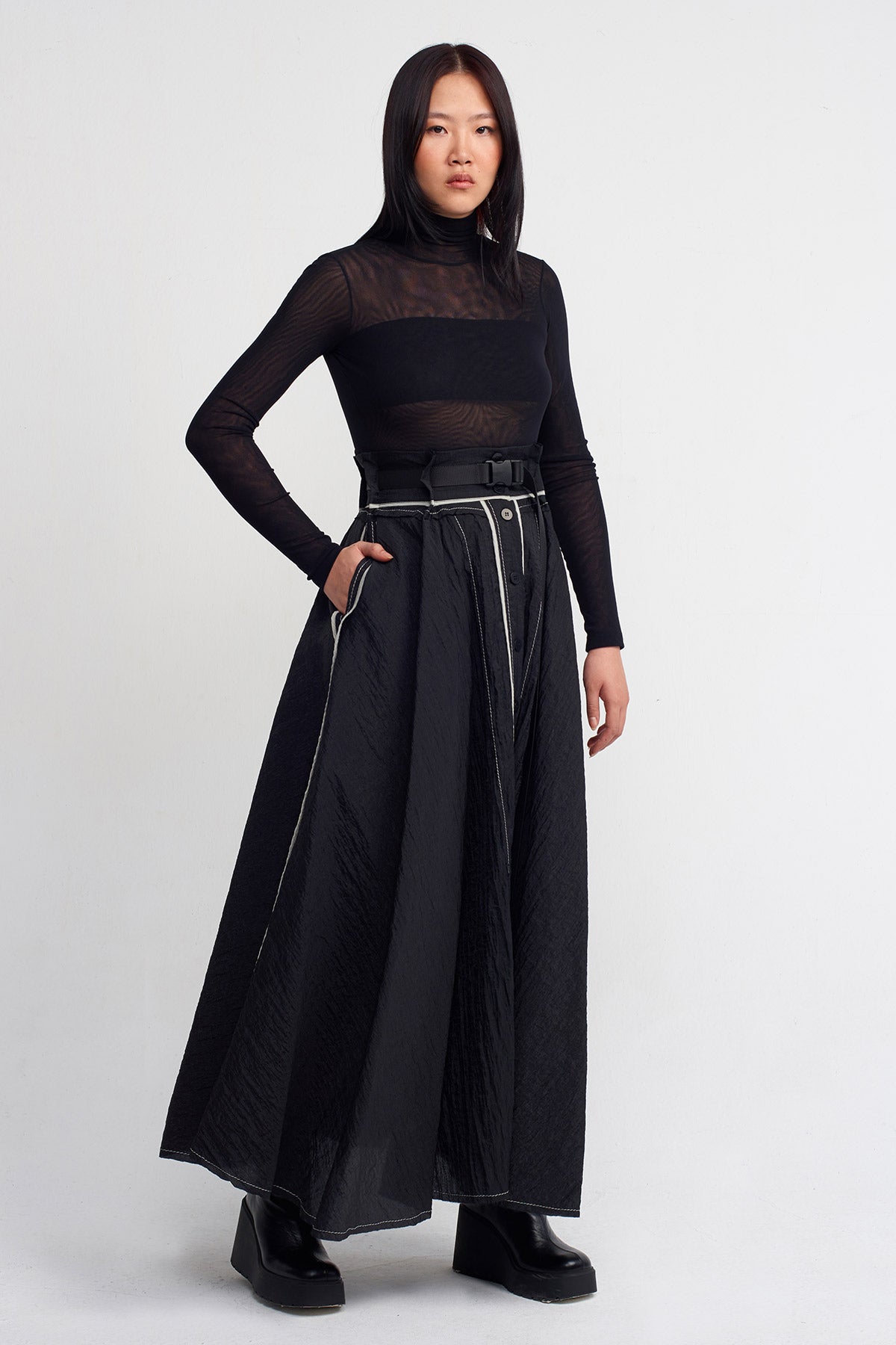 Black Piped Skirt-K242012001