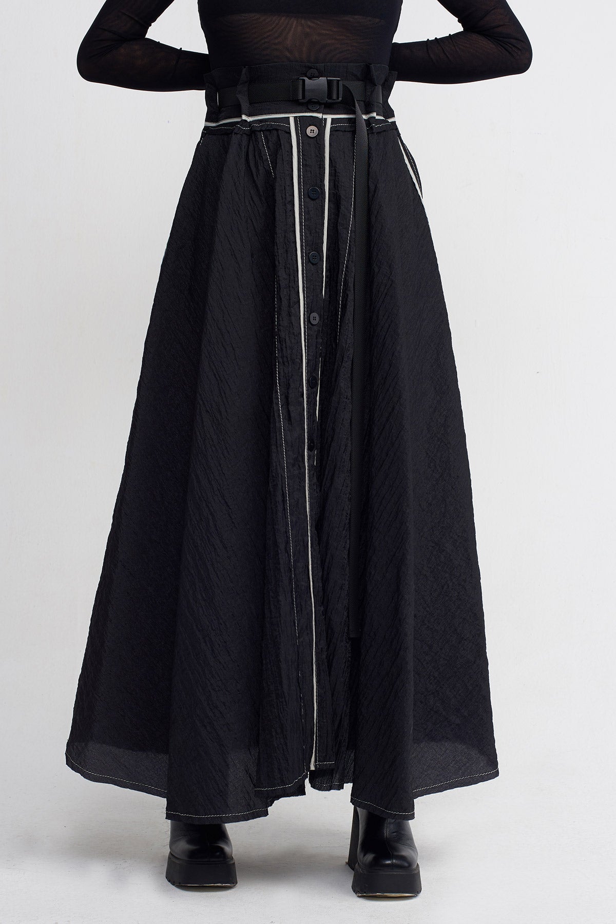 Black Piped Skirt-K242012001