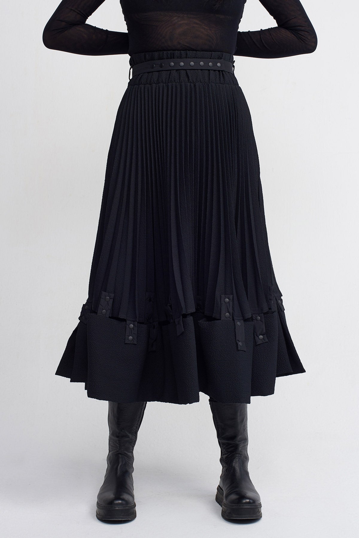 Black Snap Detail Pleated Skirt-K242012006