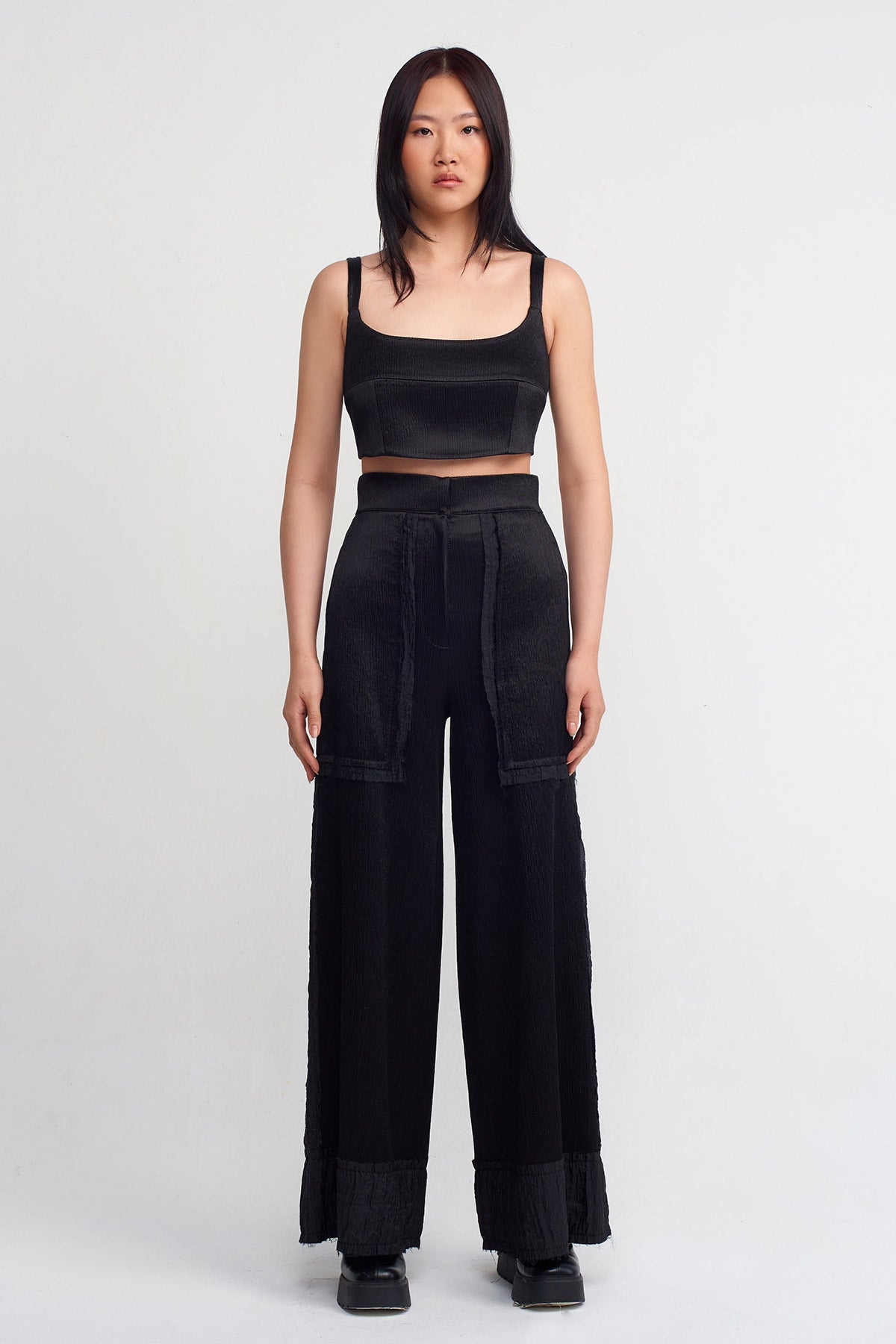 Black Snap Detail Pleated Trousers-K243013008