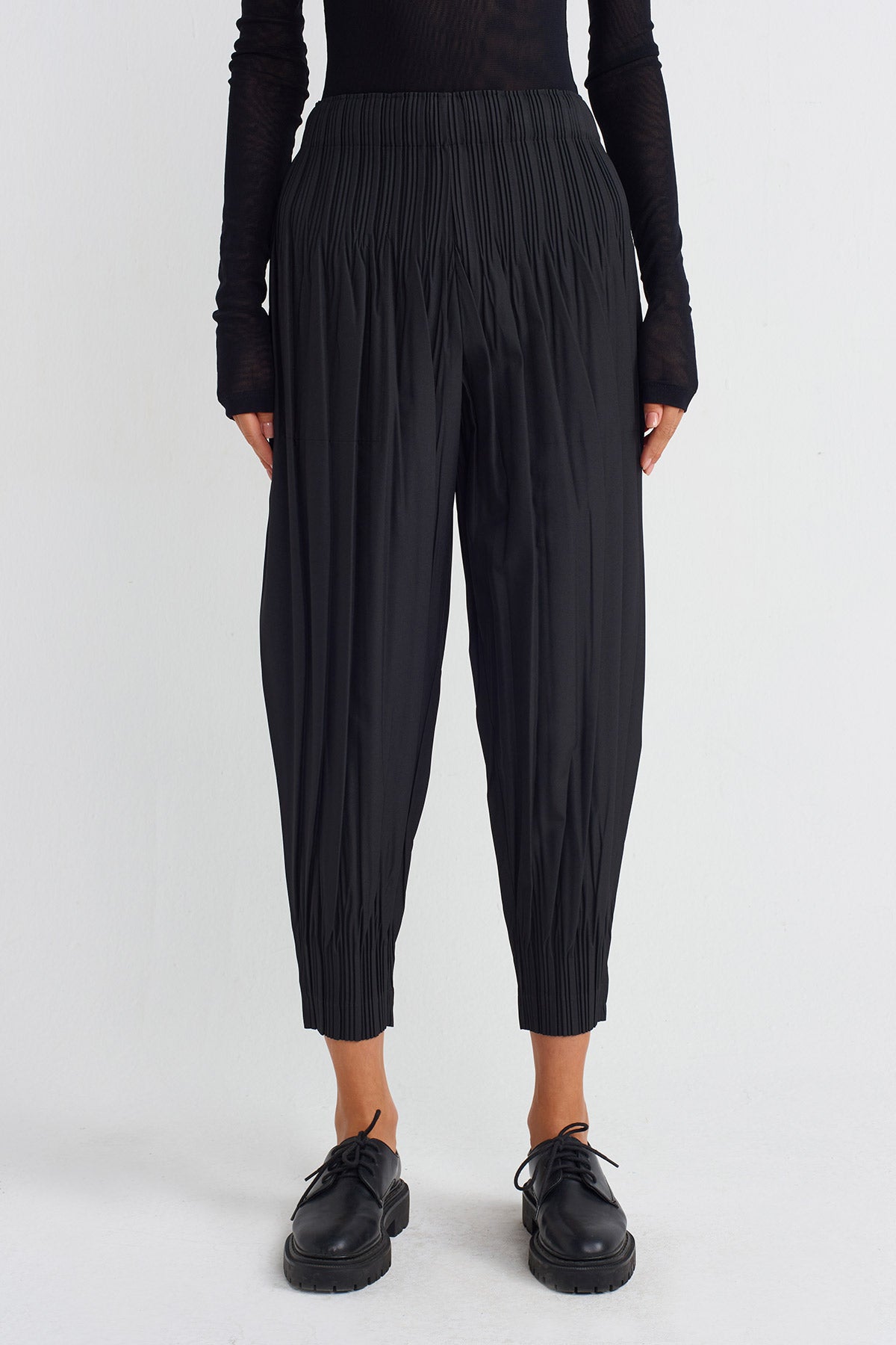 Black Pleated Trousers-K243013045