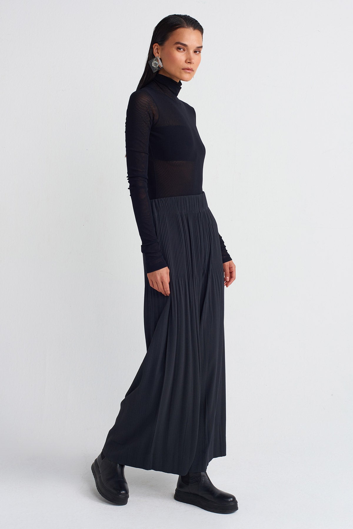 Ebony Pleated Trousers-K243013049