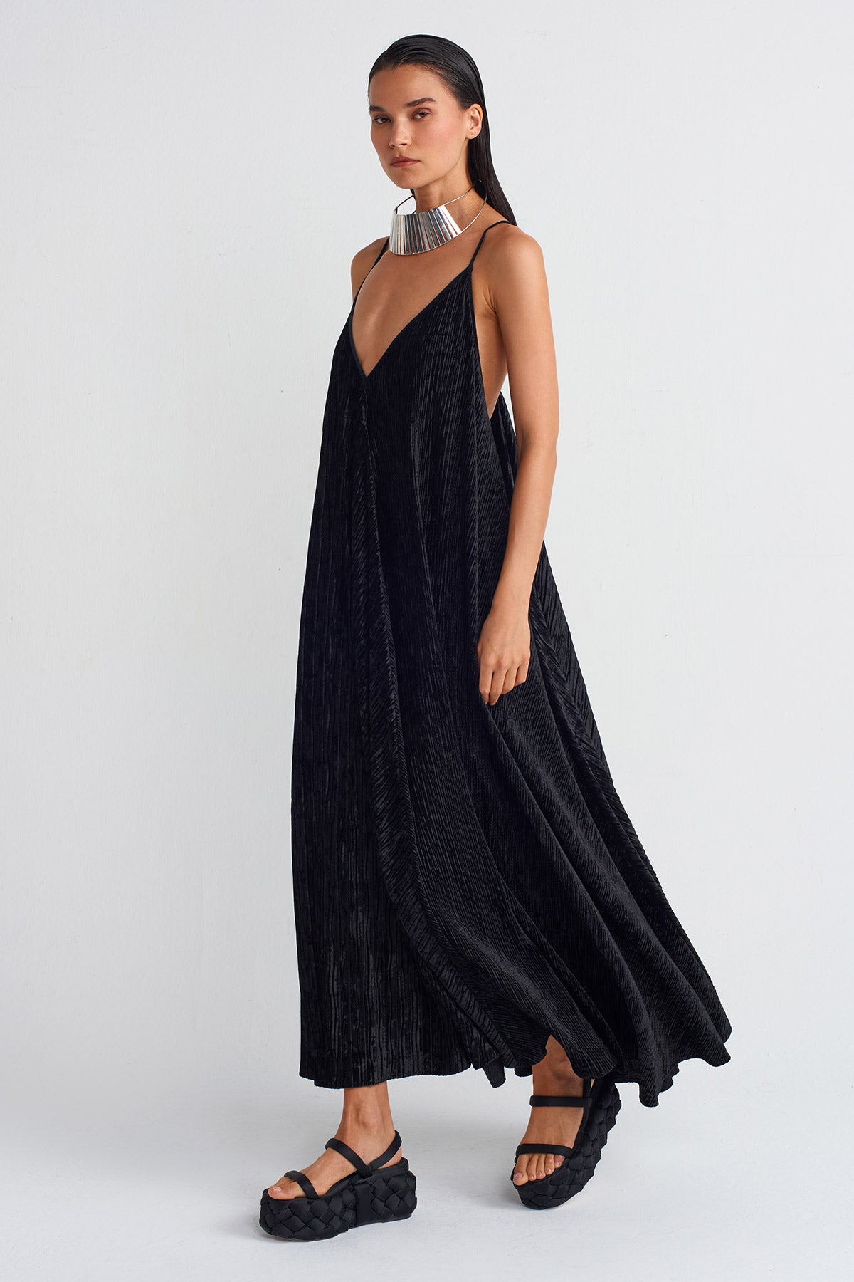 Black Thin Strapped Pleated Velvet Dress-K244014028