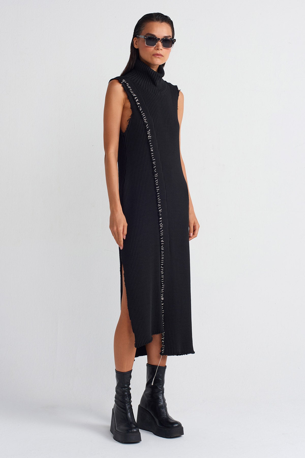 Black Contrast Stitched Knit Dress-K244014032