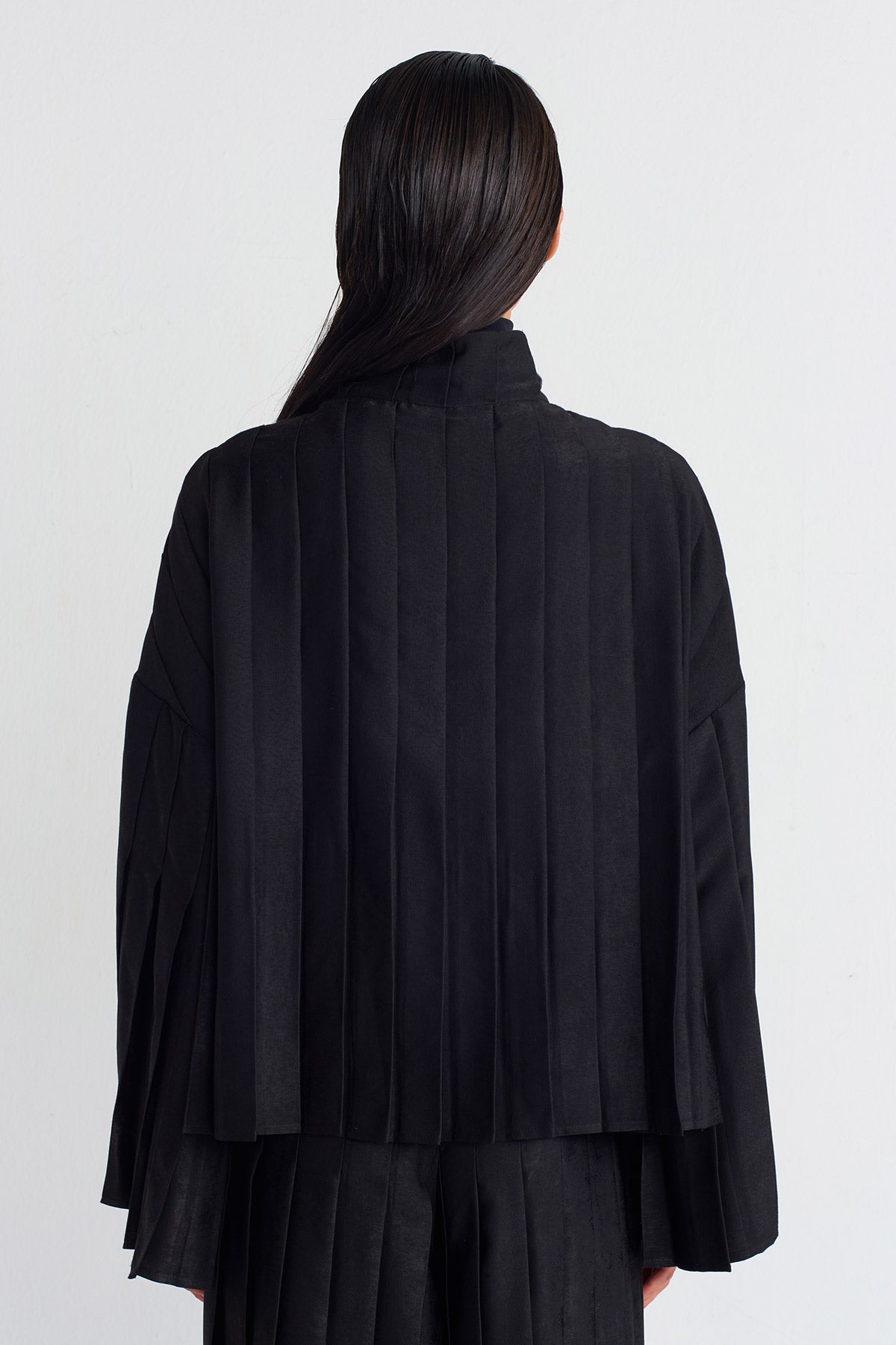 Black Velvet-Look Satin Pleated Jacket-K245015082