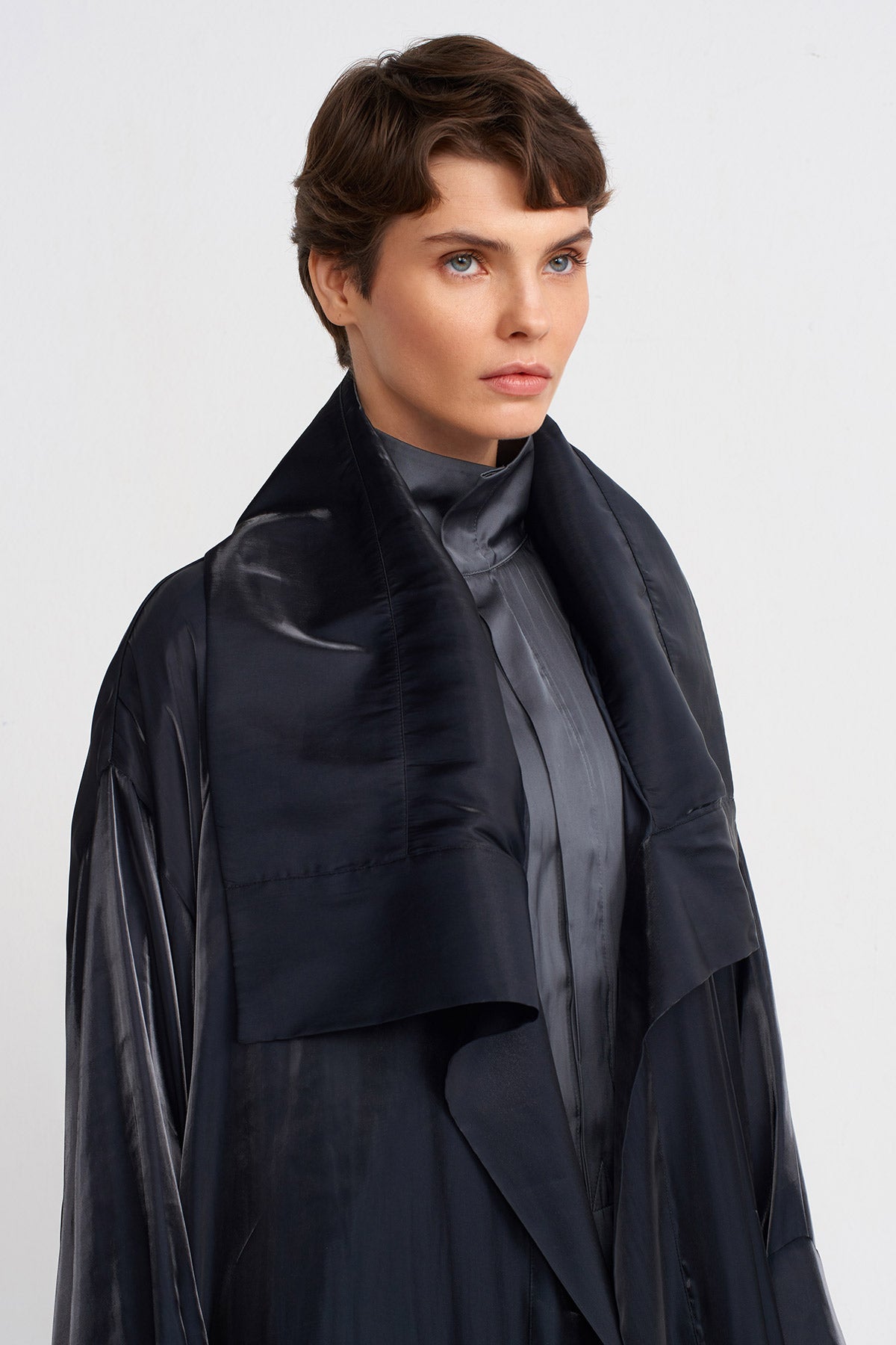 Black Shiny Fabric Long Kimono Jacket-Y245015077