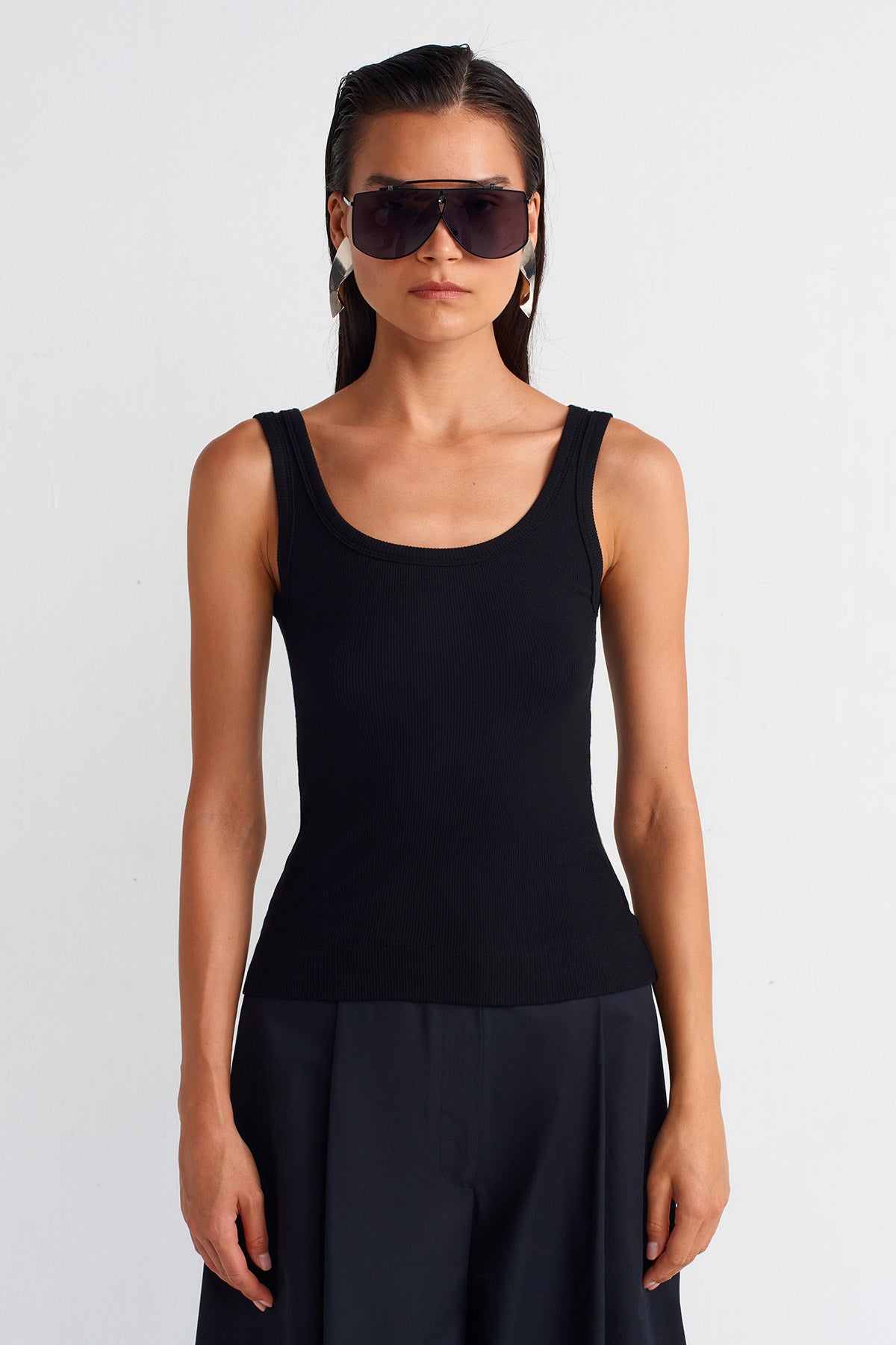 Black Ribbed Tank Top-Y251011017