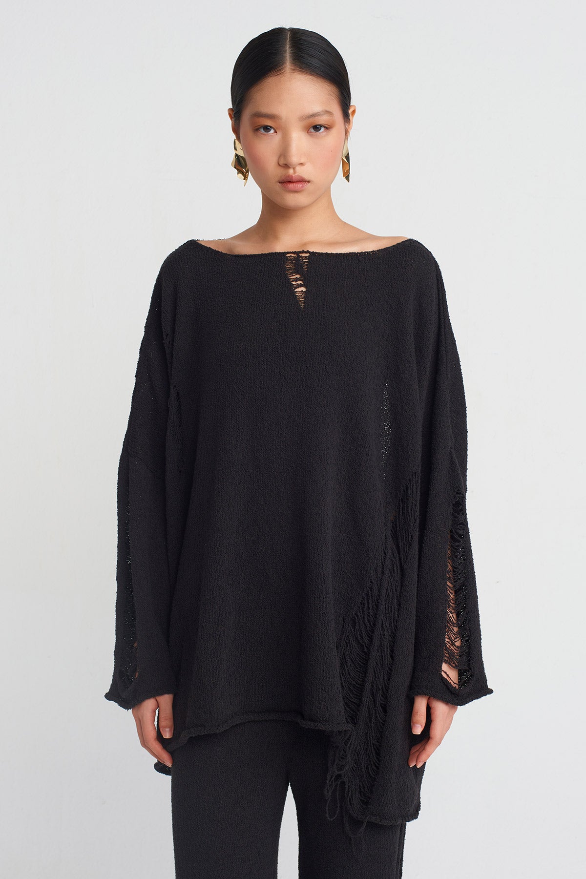 Black Distressed Knit Sweater-Y251011032