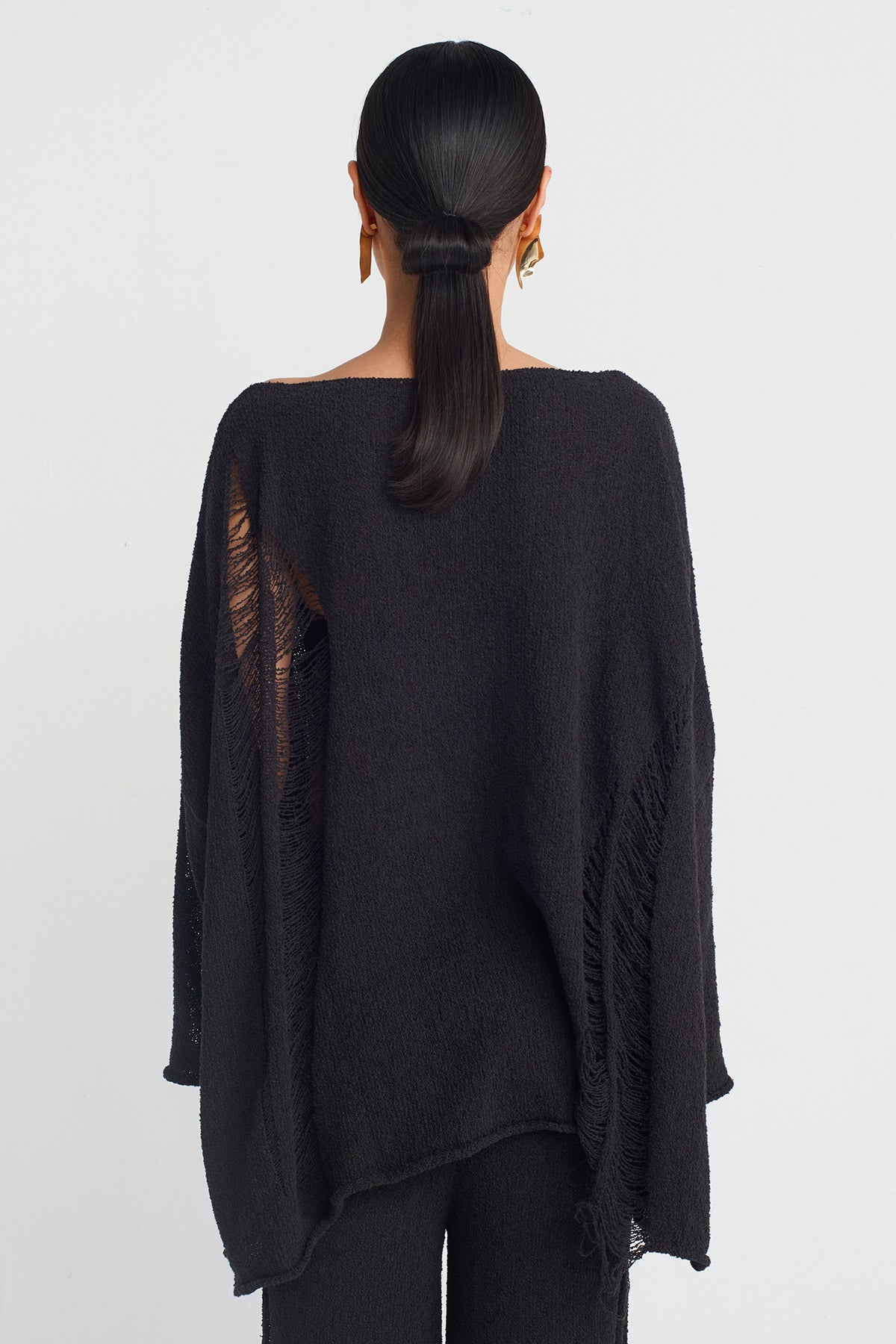 Black Distressed Knit Sweater-Y251011032