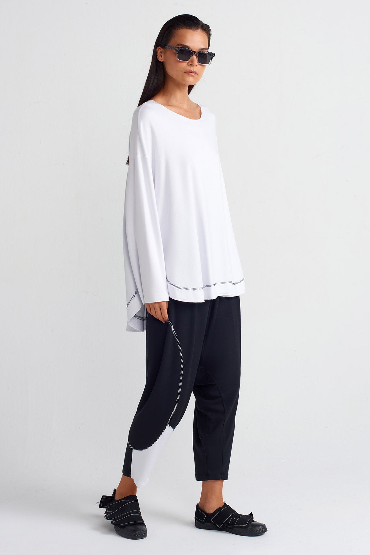 White / Black Fabric Block Relaxed Sweatshirt-Y251011061