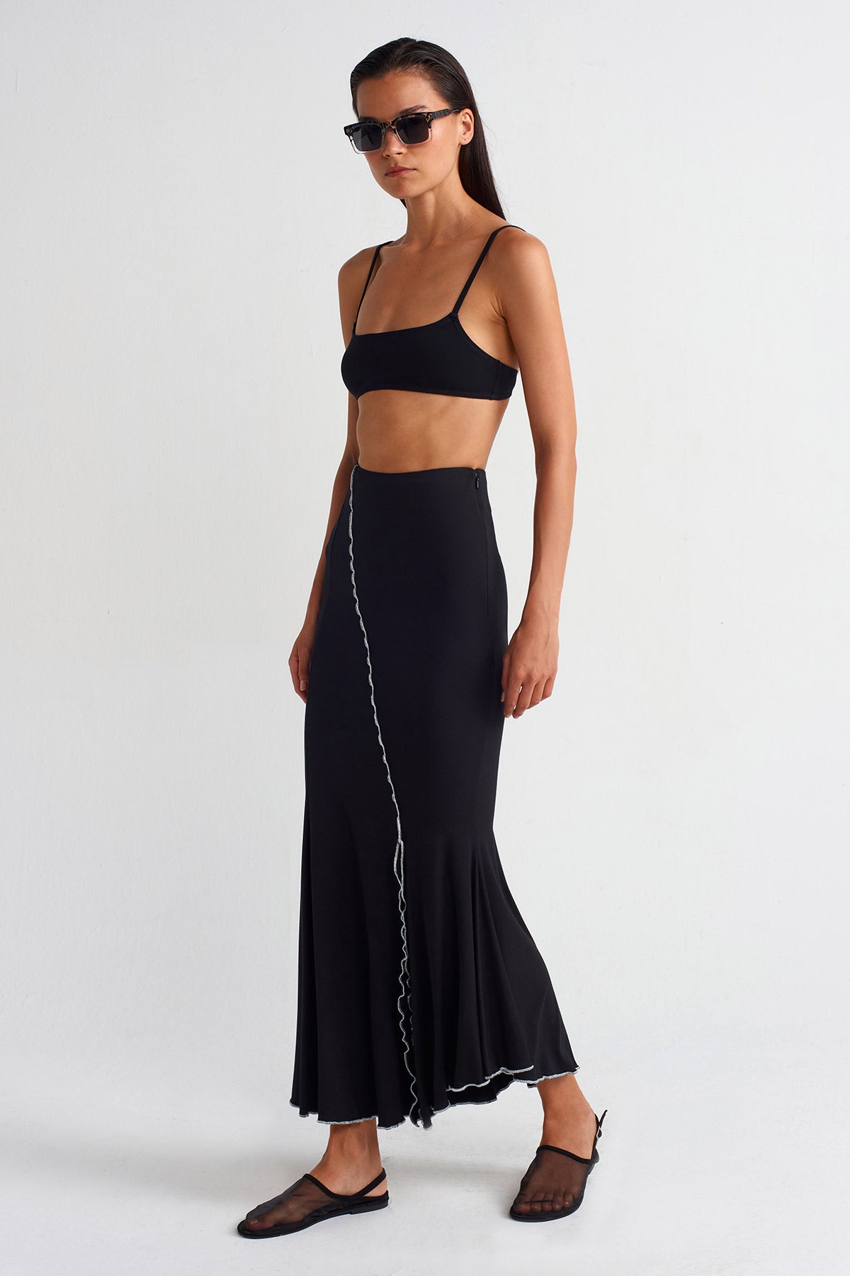 Black Contrast Lettuce Hem Long Skirt-Y252012008