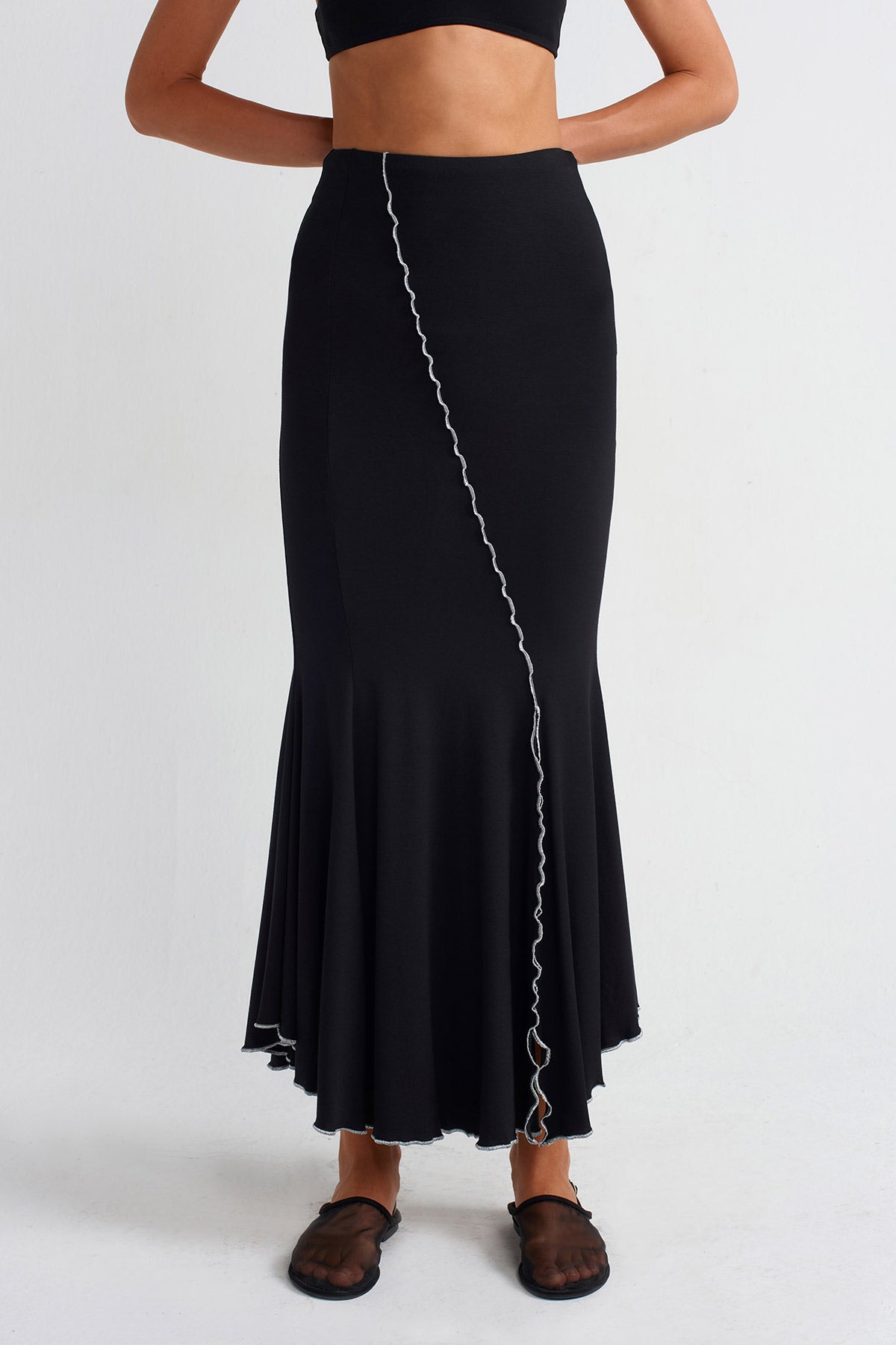 Black Contrast Lettuce Hem Long Skirt-Y252012008