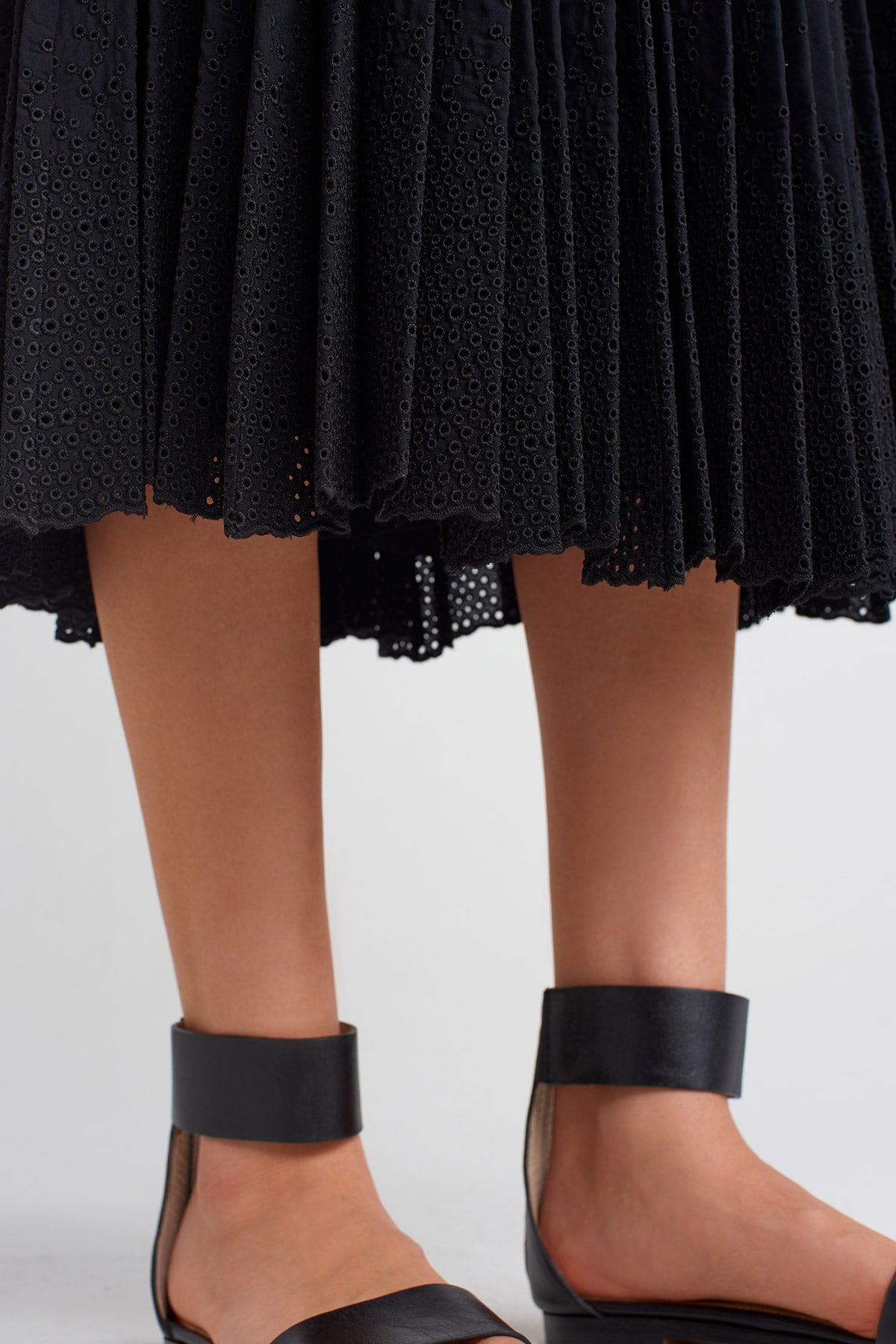 Black Pleated Lace Skirt-Y252012015