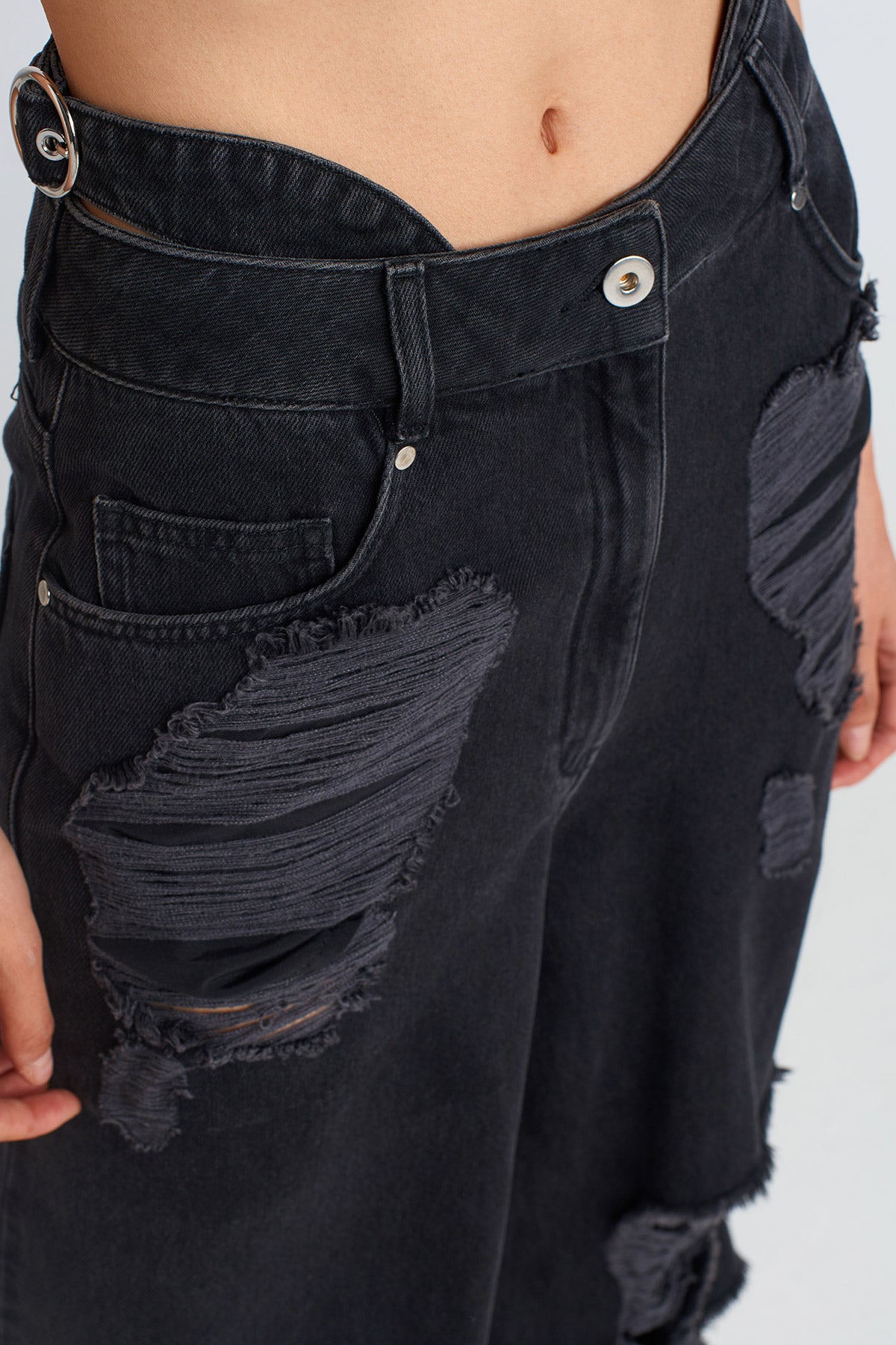 Black Distressed Detail Denim Pants-Y253013001