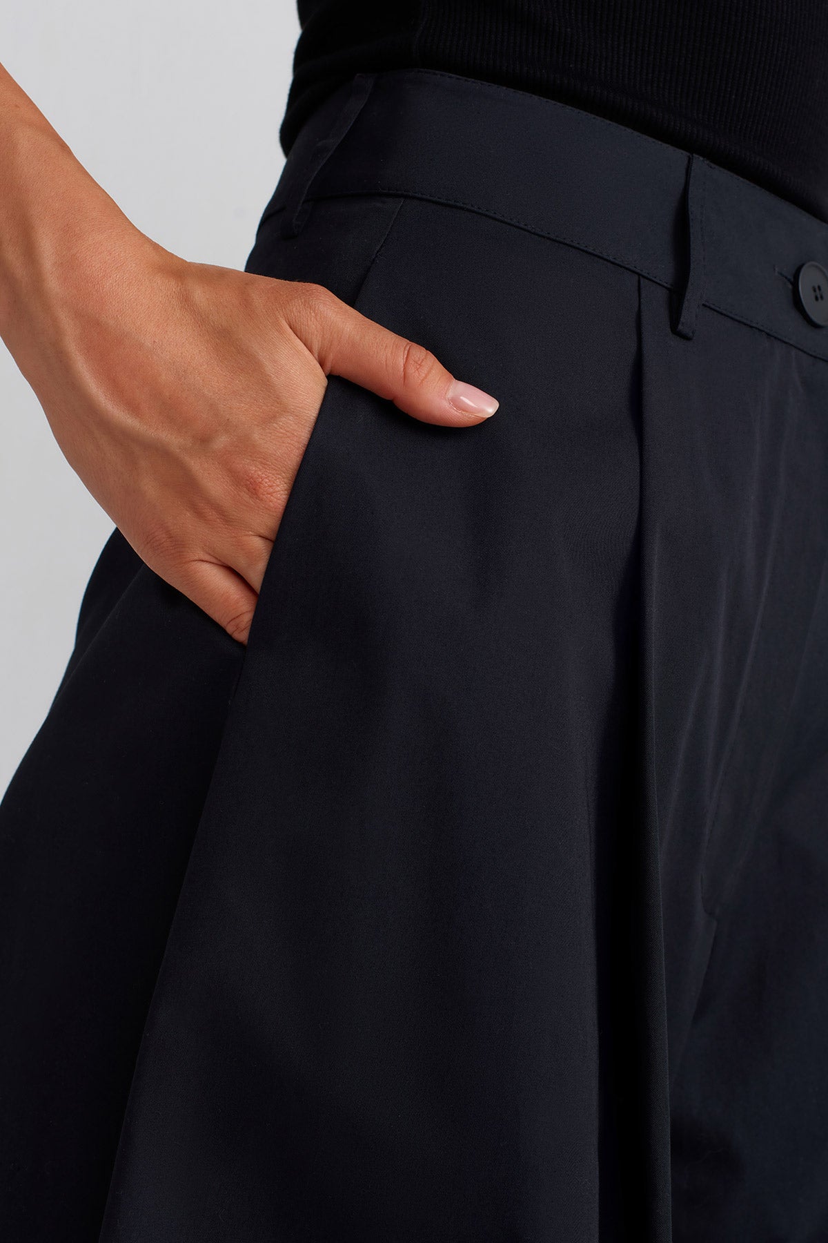 Black Wide-Leg Poplin Trousers-Y253013005