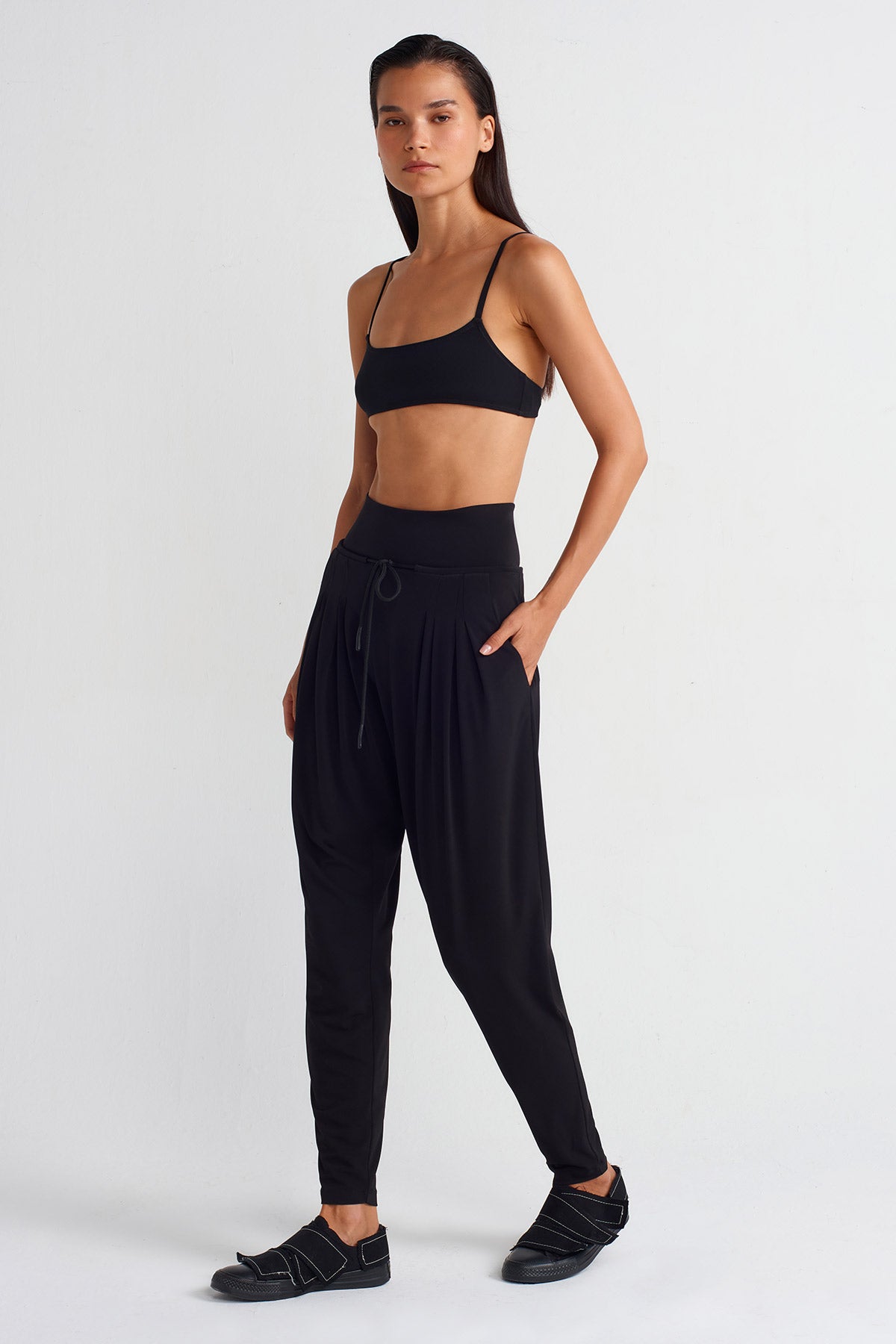 Black High-Waisted Drawstring Harem Pants-Y253013031