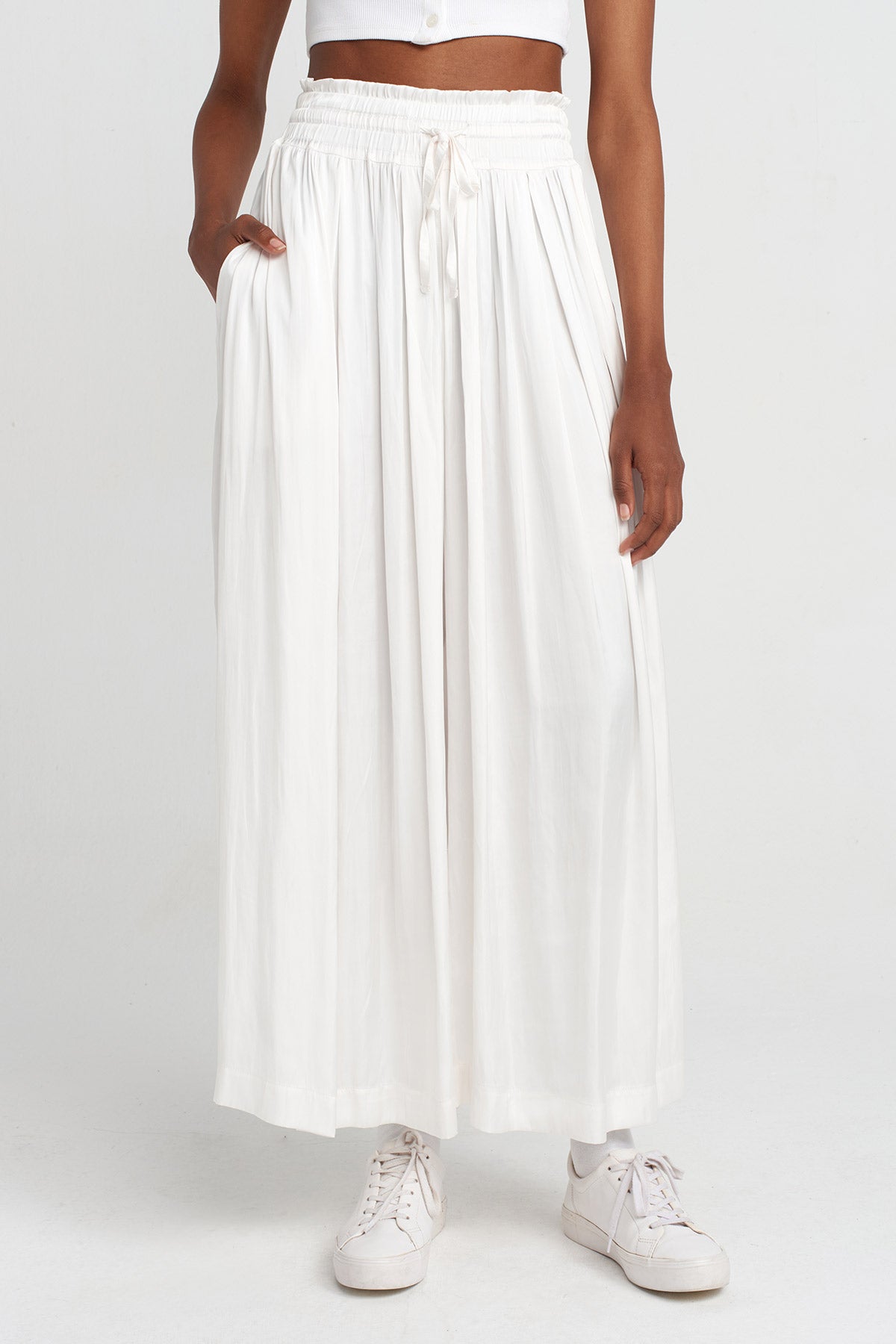 Off White Satin Elegant Pants-Y253013053