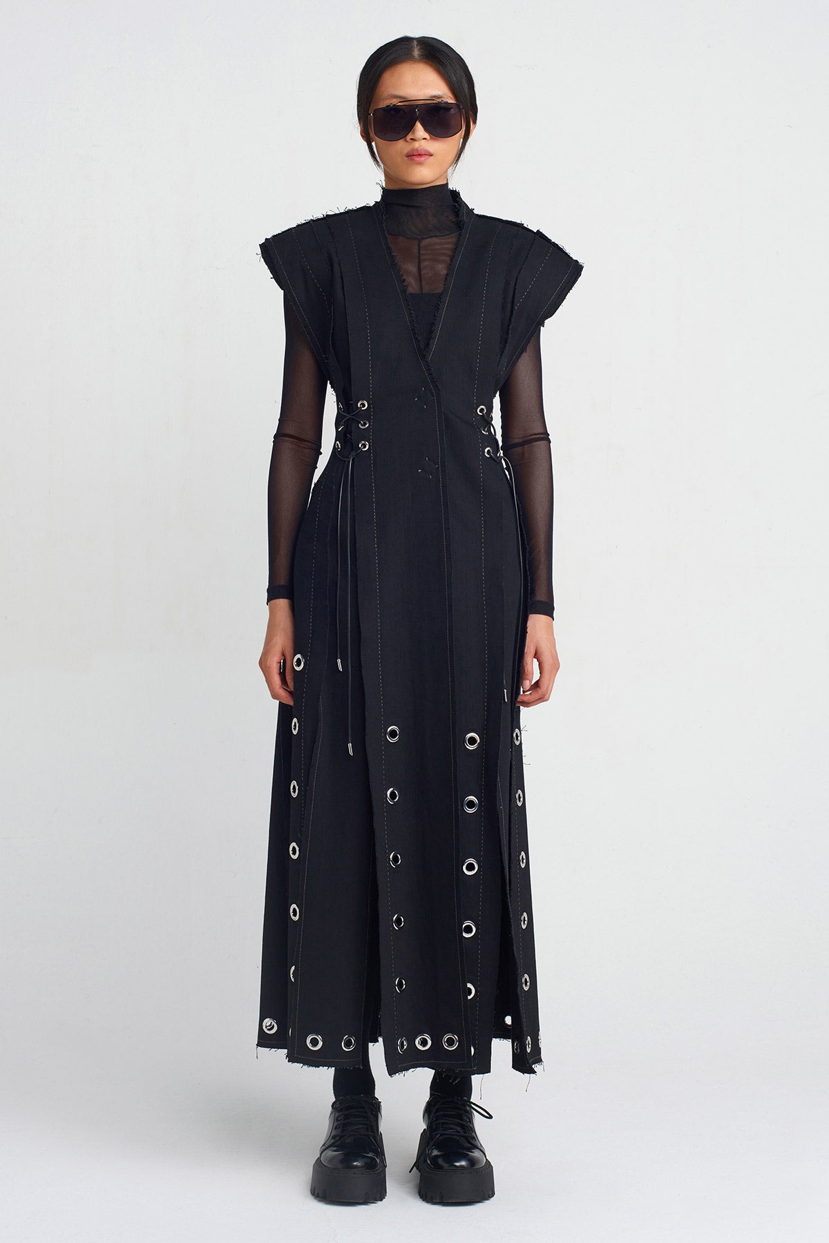 Black Shoulder Pad, Eyelet Detailed Long Panel Jacket-Y255015003