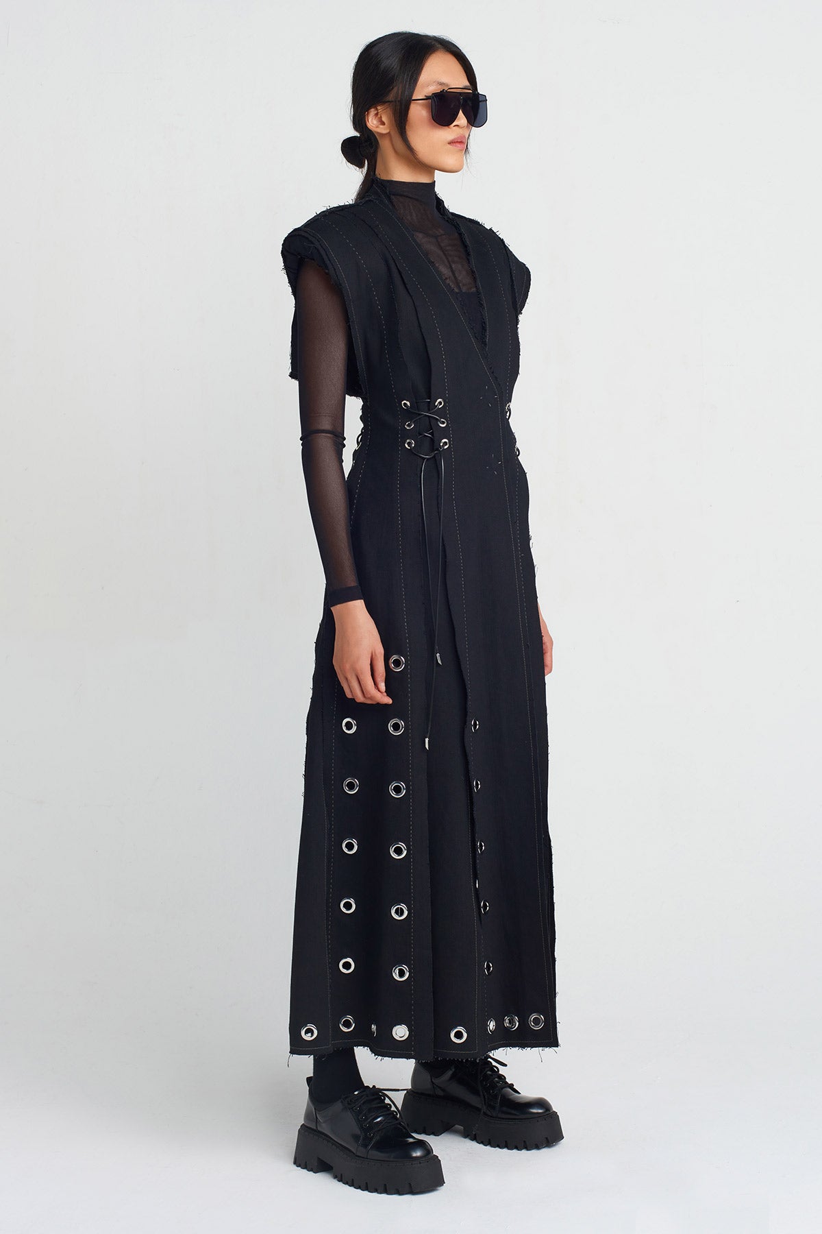 Black Shoulder Pad, Eyelet Detailed Long Panel Jacket-Y255015003