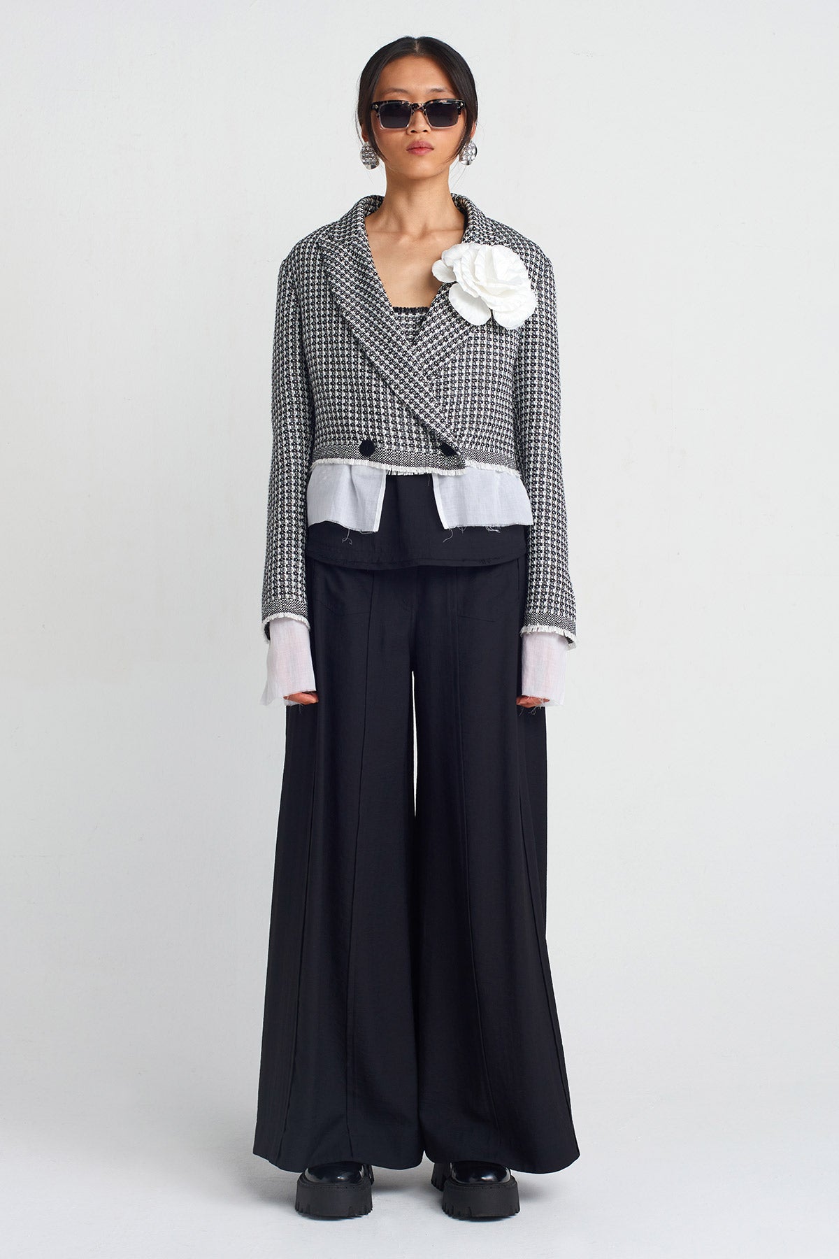 Black/White Tweed Rose Appliqué Jacket-Y255015054