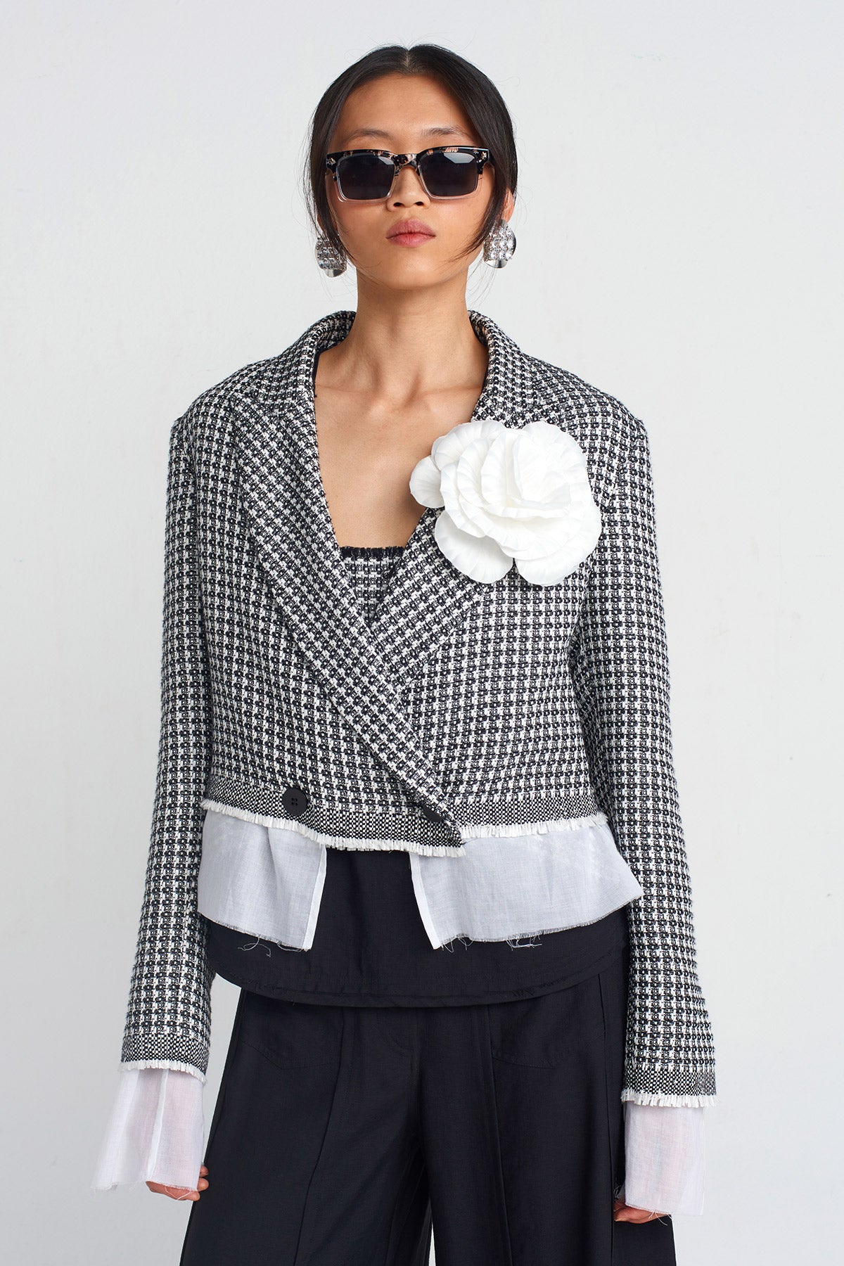 Black/White Tweed Rose Appliqué Jacket-Y255015054