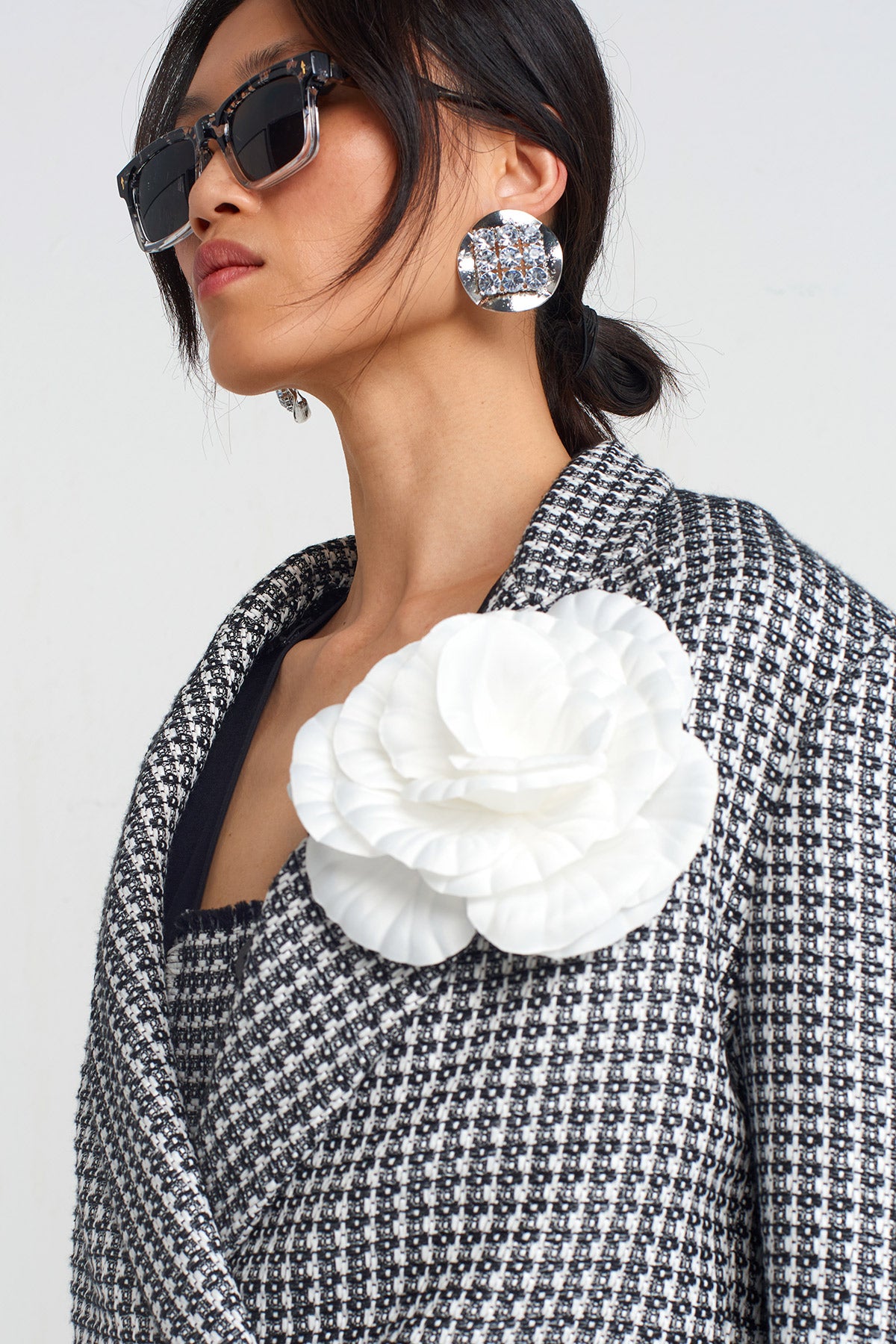 Black/White Tweed Rose Appliqué Jacket-Y255015054