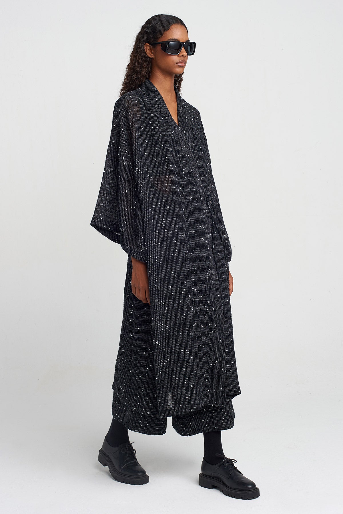 Black Textured Fabric Kimono-Y255015064